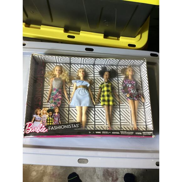 Barbie Fashionistas Set of 4 Dolls Kids Girls Toys Age 3+